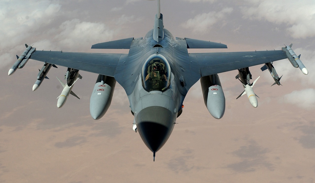 aircraft-63028_1280 (1)